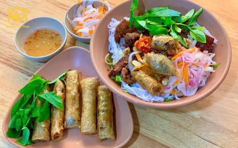 Chia sẻ cách làm bún thịt nướng miền Trung ngon nhức nách 10 Chia sẻ cách làm bún thịt nướng miền Trung ngon nhức nách