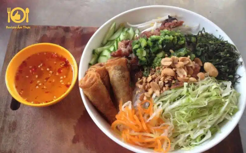 Chia sẻ cách làm bún thịt nướng miền Trung ngon nhức nách 11 Chia sẻ cách làm bún thịt nướng miền Trung ngon nhức nách