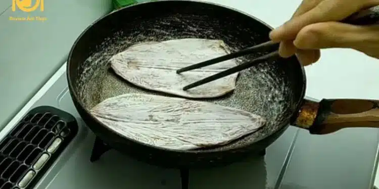 Hướng dẫn cách nướng mực khô bằng chảo ngon mà lại tiện lợi 