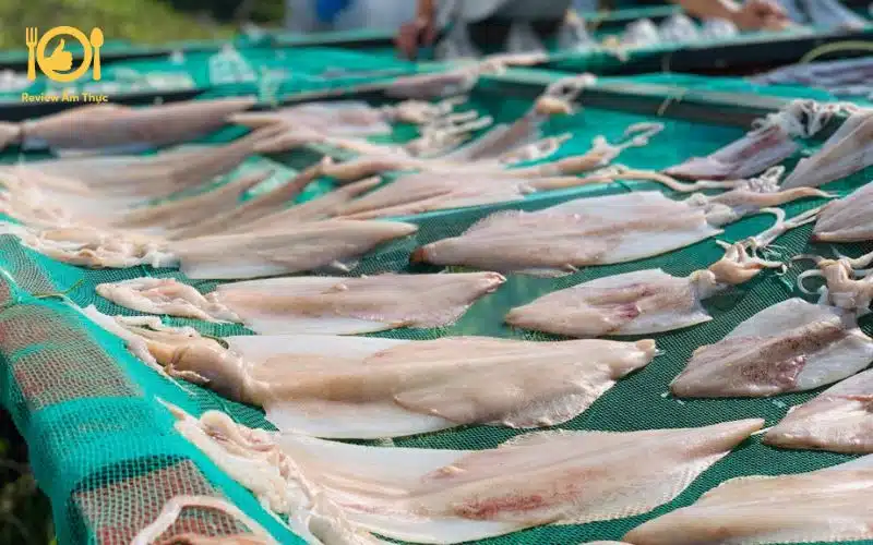 Mực 1 nắng nướng bơ tỏi: Bí quyết chế biến ngon như nhà hàng 6 mực 1 nắng nướng bơ tỏi