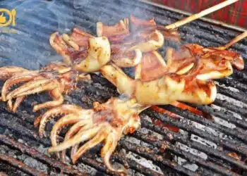 Mực nướng mọi là món ăn dễ làm cho những ai muốn thưởng thức mực nướng đậm đà nhưng ngại tẩm ướp gia vị cầu kỳ. Tham khảo cách làm ngay nhé!