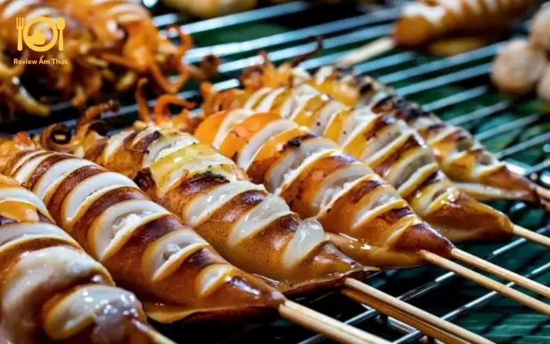 Mực xiên que nướng - Món ăn kích thích vị giác ngon, thơm nức mũi 9 mực xiên que nướng