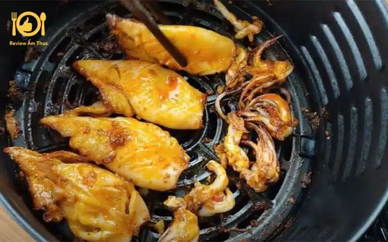 Cách nướng mực 1 nắng bằng nồi chiên không dầu thơm giòn ngon 7 nướng mực 1 nắng bằng nồi chiên không dầu