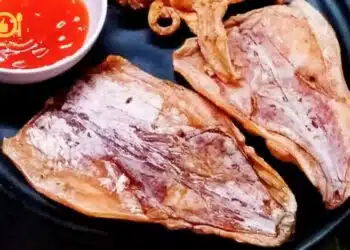 nướng khô mực bằng lò nướng