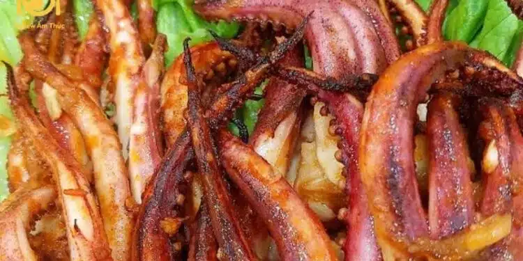 Bật mí bí quyết làm râu mực nướng sa tế dai giòn cho dịp nhâm nhi