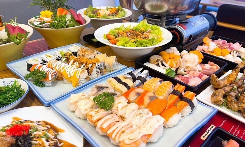 Khám Phá Thiên Đường Ẩm Thực: Tổng Hợp Các Quán Buffet Quận 2 Đáng Thử 47 Nhà hàng Sushi Buffet Kunimoto là địa điểm nổi tiếng nhất nhì Quận 2 với ẩm thực Nhật Bản chuẩn vị