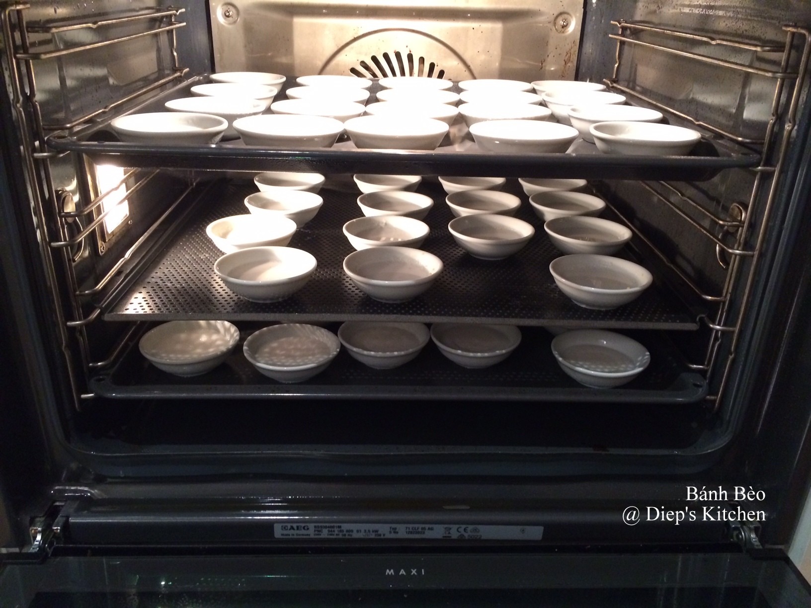 Bánh Bèo Chén Huế: Công Thức Chuẩn Vị, Dễ Làm Tại Nhà 5 Những chén bánh bèo Huế đã hoàn thành, sẵn sàng thưởng thức