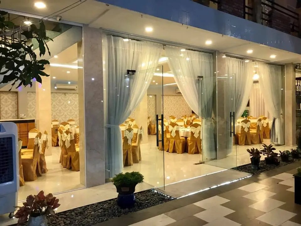 Khám phá các Địa Điểm Tiệc Cưới Quận 8 Tuyệt Đẹp cho Ngày Trọng Đại 19 Sảnh tiệc cưới sang trọng với ánh sáng lung linh tại Nhà hàng Hương Huyền