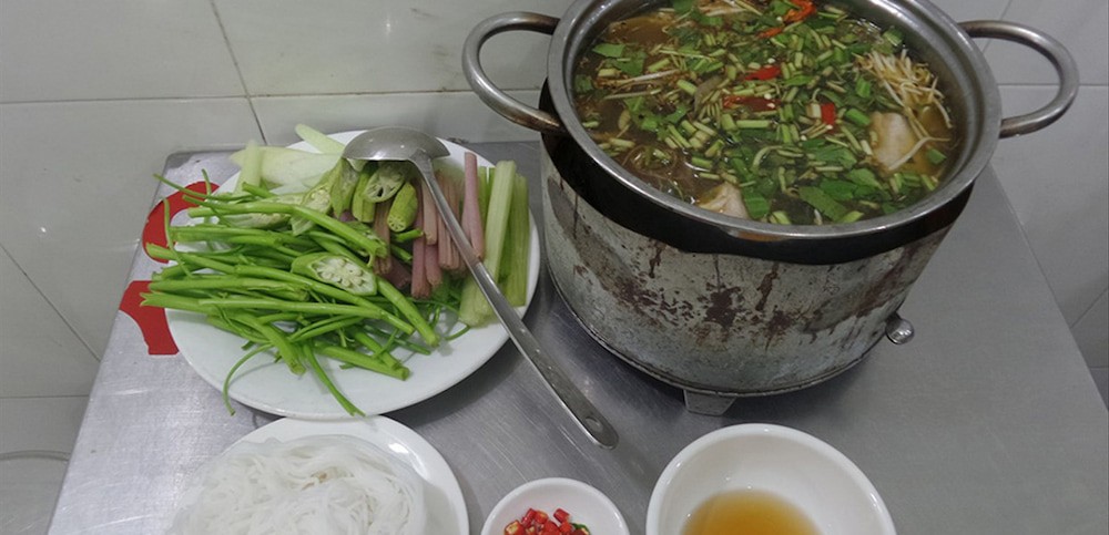 Lẩu cá đuối tại quán 345A với hương vị nước lẩu đậm đà và thịt cá tươi ngon