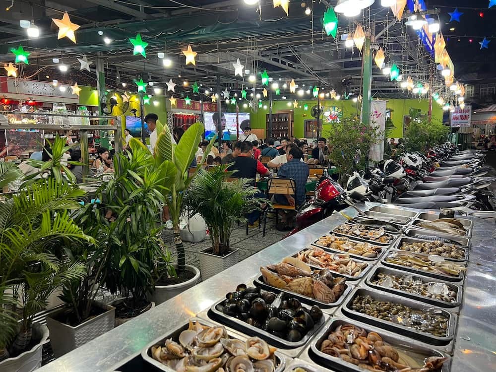 Khám phá 6 quán Lẩu Cá Đuối Sài Gòn "ngon quên lối về" không thể bỏ lỡ 13 Không gian quán Lẩu Cá Đuối Thảo Mập rộng rãi, lý tưởng cho tiệc tùng