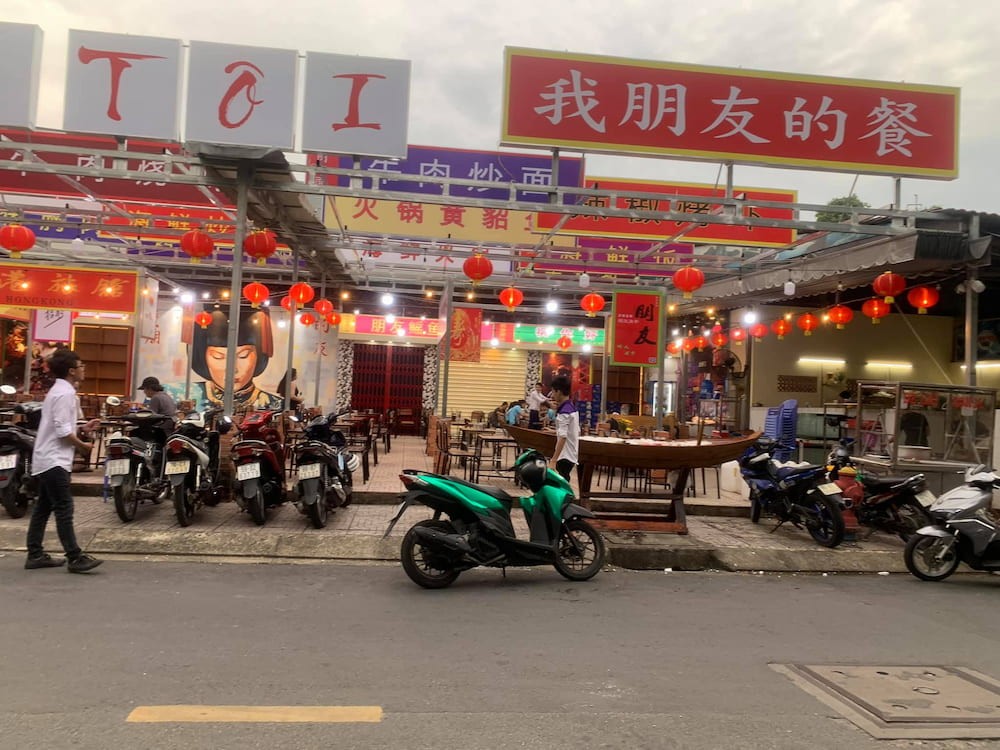 Khám phá 6 quán Lẩu Cá Đuối Sài Gòn "ngon quên lối về" không thể bỏ lỡ 12 Không gian rộng rãi với sức chứa lớn của quán Lẩu Cá Đuối Bạn Tôi