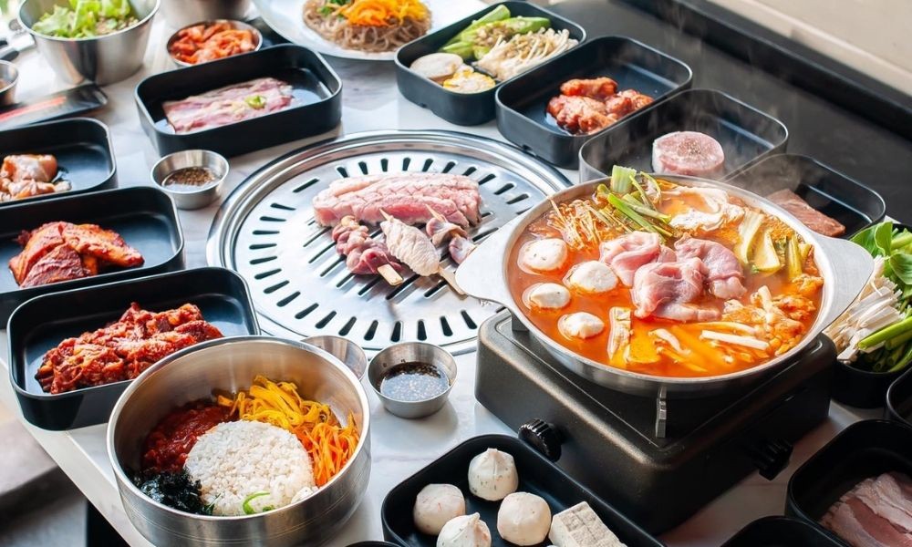 Khám Phá Thiên Đường Ẩm Thực: Tổng Hợp Các Quán Buffet Quận 2 Đáng Thử 28 Quán buffet nướng Quận 2 MEAT & MEET BBQ nổi tiếng với thực đơn đa dạng và giá cả phải chăng