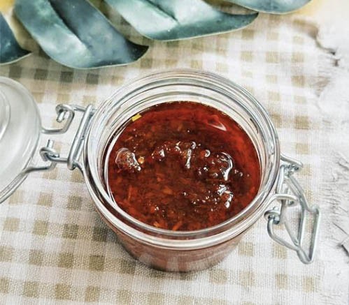 Khám phá tinh hoa Phở Việt tại A Ma's Kitchen & Pho: 40 năm hương vị gia truyền 10 Hộp ớt sa tế Fire Sate của A Ma's Kitchen & Pho với nhãn hiệu đặc trưng