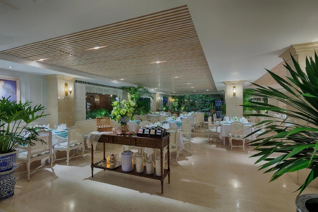 Nội thất sảnh đón tiếp sang trọng mang phong cách Indochine