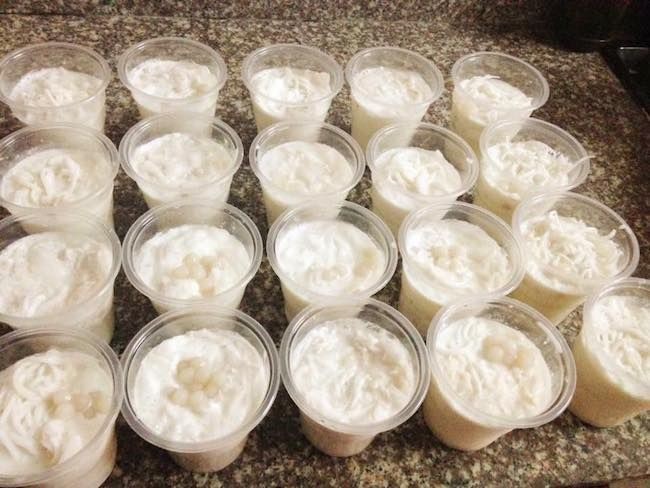 Khám Phá Hương Vị Thanh Mát: Top 13 Quán Chè Dừa Dầm "Giải Nhiệt" Tuyệt Hảo Tại TP. HCM 18 Ly chè dừa dầm Chick Garden với topping phong phú và nước cốt dừa béo ngậy