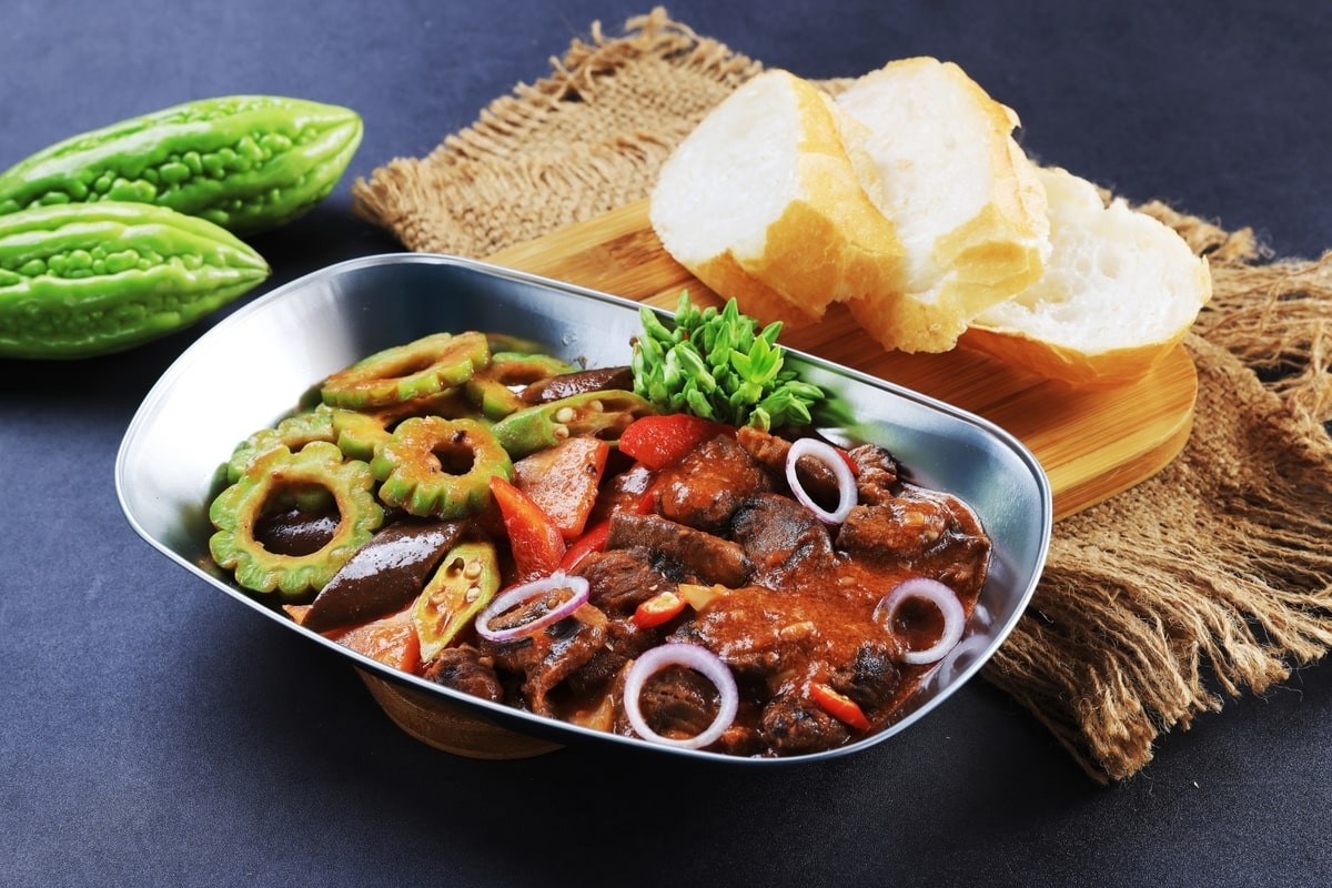 Khám phá 16 Quán Cơm Niêu Sài Gòn Ngon Nổi Tiếng, Chuẩn Vị Mâm Cơm Nhà 21 Các món ăn miền Tây được chế biến cẩn thận tại quán cơm niêu Ba Dừa Sài Gòn