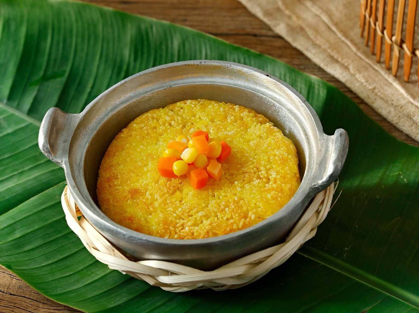 Khám phá 16 Quán Cơm Niêu Sài Gòn Ngon Nổi Tiếng, Chuẩn Vị Mâm Cơm Nhà 19 Niêu cơm vàng ruộm với lớp cháy giòn hấp dẫn tại hệ thống Cơm niêu Thiên Lý