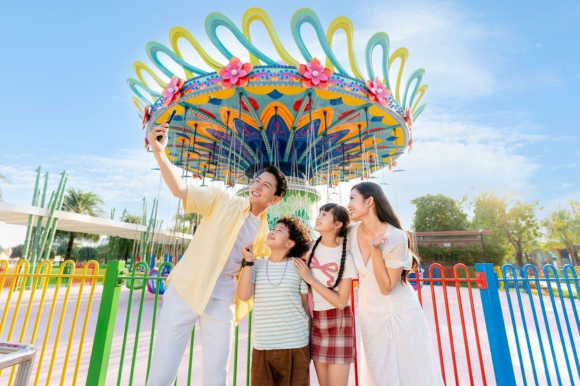 Top 7 Địa Điểm Bắn Cung ở Sài Gòn Được Yêu Thích Nhất 20 Toàn cảnh một phần công viên nước với các đường trượt tại Công Viên Grand Park