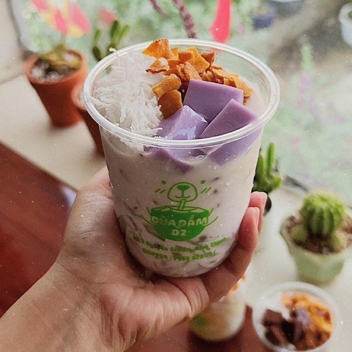 Khám Phá Hương Vị Thanh Mát: Top 13 Quán Chè Dừa Dầm "Giải Nhiệt" Tuyệt Hảo Tại TP. HCM 24 Dừa dầm D2 - CoCo Tea với topping đậu phộng và thạch hấp dẫn