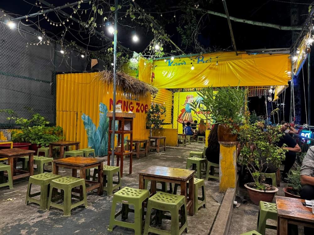 Không gian thoáng đãng tầng 2 nhìn ra sông, tạo cảm giác thư giãn và dễ chịu