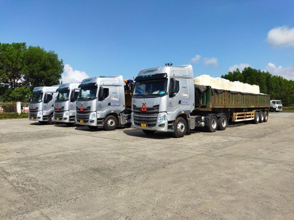 Dịch Vụ Vận Tải Sài Gòn: Đối Tác Logistics Toàn Diện Cho Doanh Nghiệp Việt 7 Một góc bãi tập kết và vận chuyển hàng hóa của VTSG
