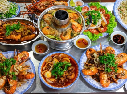 Quán Tre Lẩu Tôm: Nét Dân Dã Giữa Lòng Sài Gòn 5 Quán Tre Lẩu Tôm với không gian trang trí bằng tre dân dã