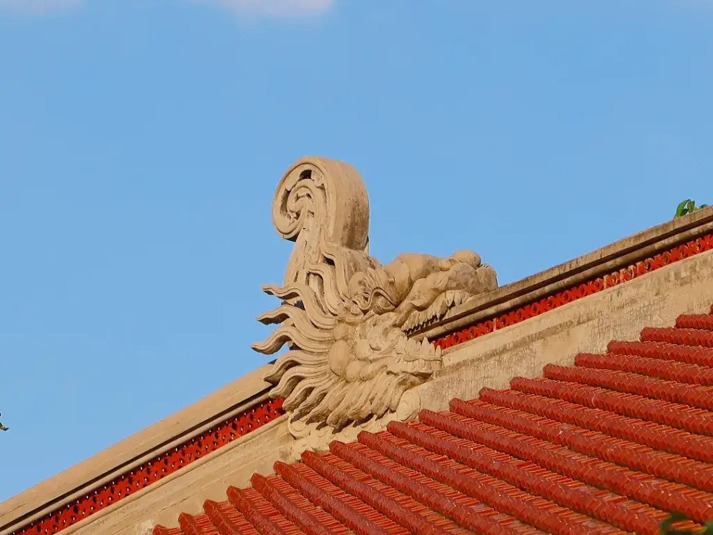 Khám phá Chùa Một Cột Thủ Đức: Nét kiến trúc Hà Nội giữa lòng Sài Gòn 10 Chi tiết rồng chạm khắc tinh xảo trên đầu đao mái chùa Nam Thiên Nhất Trụ