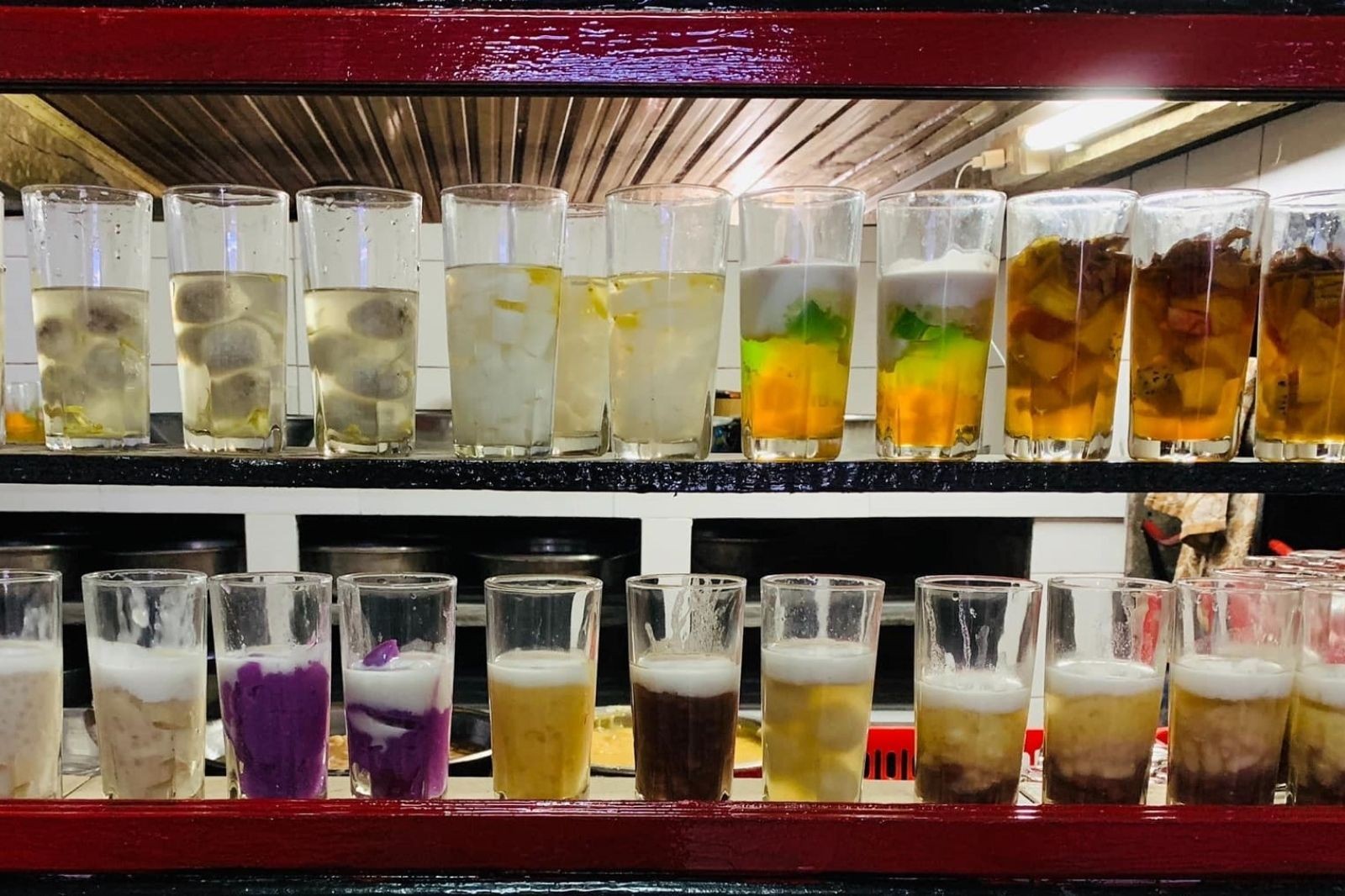 Chè Hẻm Huế: Khám Phá Hương Vị Ngọt Ngào Ẩn Mình Giữa Lòng Cố Đô 6 Menu phong phú với hơn 20 loại chè truyền thống và sáng tạo tại Chè Hẻm Huế