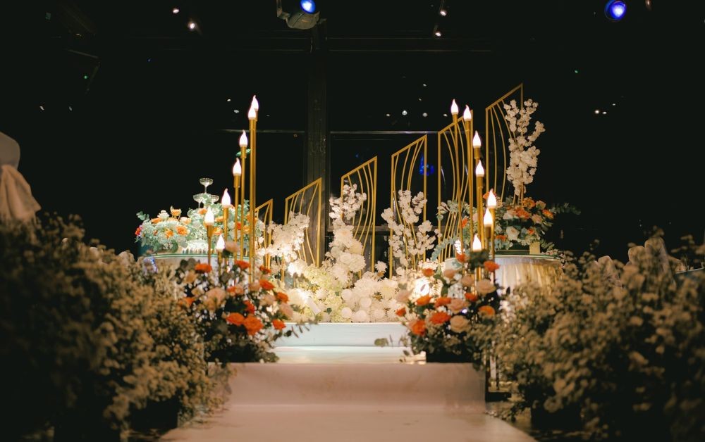 TOP 6 Nhà Hàng Tiệc Cưới Quận 3 Được Yêu Thích Nhất Hiện Nay 11 Một sân khấu nhỏ ấm cúng tại Én Restaurant