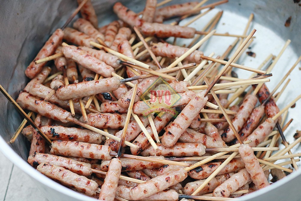 Nem Nướng Nha Trang Đặng Văn Quyên: Hành Trình Ẩm Thực Vươn Tầm Thương Hiệu 12 Chân dung ông Đặng Văn Quyên, người sáng lập thương hiệu Nem Đặng Văn Quyên