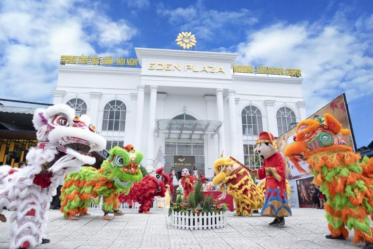 Sảnh tiệc lớn được trang trí theo phong cách châu Âu hiện đại tại Eden Plaza