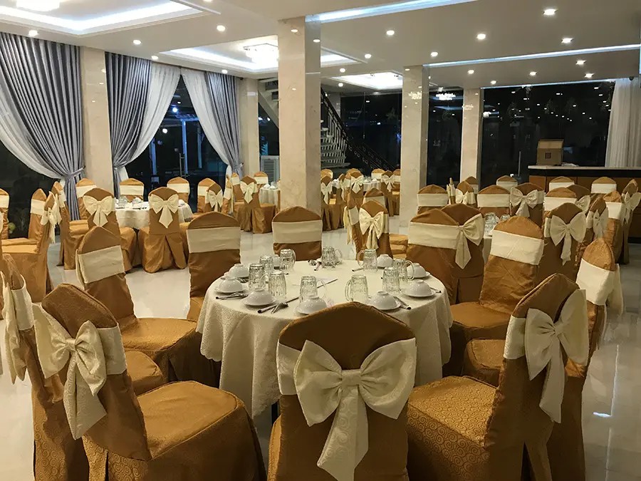 Khám phá các Địa Điểm Tiệc Cưới Quận 8 Tuyệt Đẹp cho Ngày Trọng Đại 18 Không gian sân vườn tiệc cưới ngoài trời lãng mạn tại Nhà hàng Hương Huyền