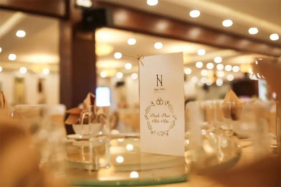 Top Các Nhà Hàng Tiệc Cưới Quận 12 Đẹp, Sang Trọng Cho Ngày Trọng Đại 9 Sảnh tiệc cưới được bày trí đơn giản, ấm cúng tại Nhà hàng Ngọc Trâm