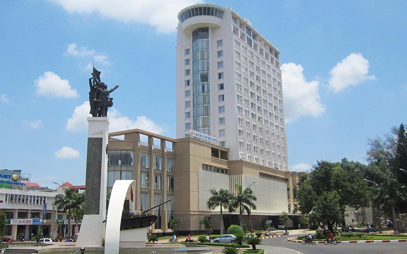 Khám phá Đắk Lắk: Vẻ đẹp Tây Nguyên hoang sơ và trải nghiệm nghỉ dưỡng đẳng cấp 7 Mặt tiền khách sạn Sài Gòn - Ban Mê với kiến trúc hiện đại và biển hiệu rõ ràng