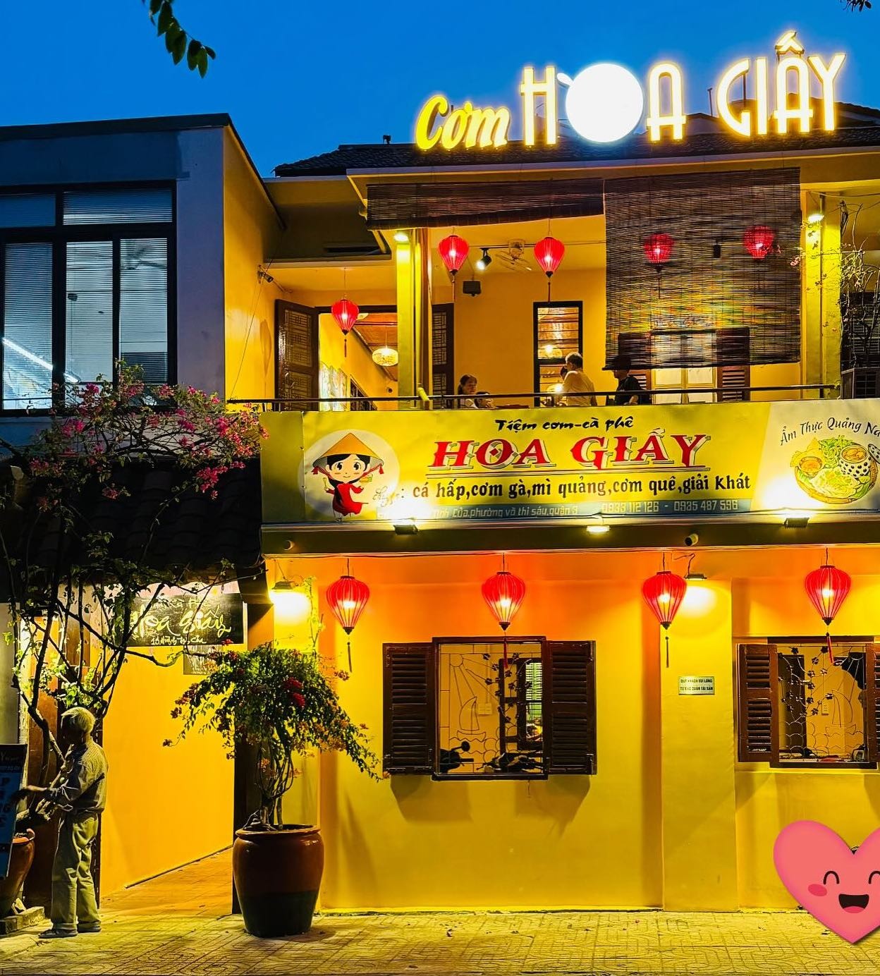 Khám phá 16 Quán Cơm Niêu Sài Gòn Ngon Nổi Tiếng, Chuẩn Vị Mâm Cơm Nhà 27 Mặt tiền tiệm cơm cafe Hoa Giấy Sài Gòn với kiến trúc độc đáo