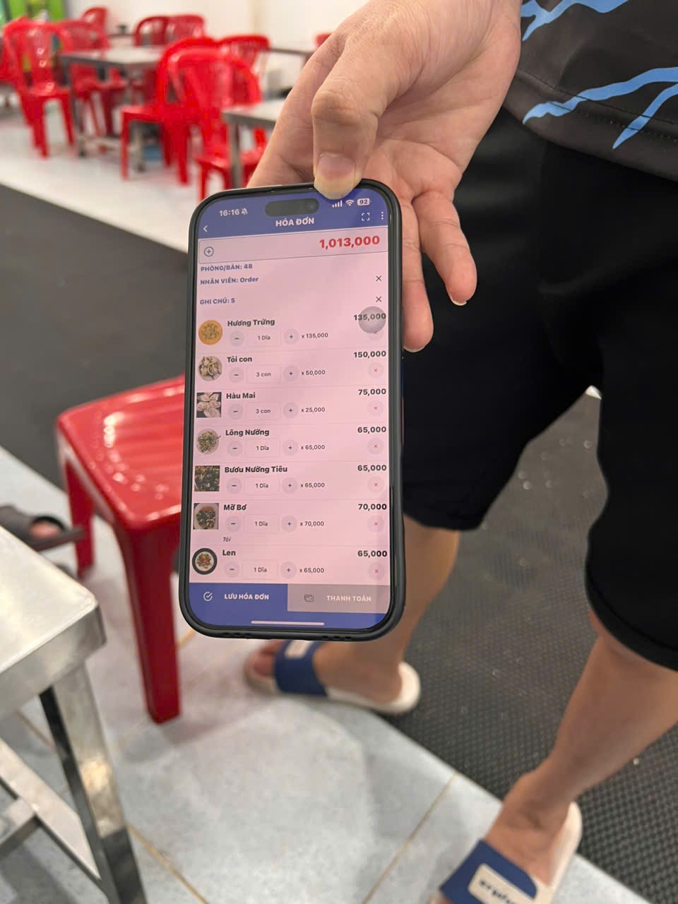 Quán Ốc Như Quận 10: Điểm Đến Hải Sản Tươi Ngon, Chuẩn Vị Sài Gòn 6 Đĩa hàu phô mai nướng vàng ươm, hấp dẫn tại Quán Ốc Như