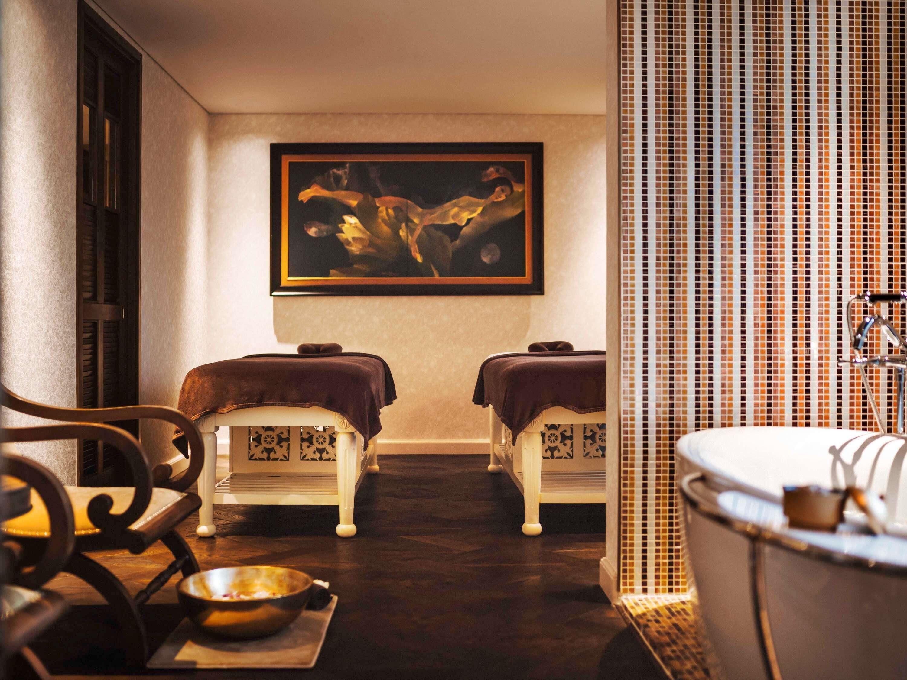 Hôtel des Arts Saigon: Nét Quyến Rũ Sang Trọng Giữa Lòng Thành Phố Hồ Chí Minh 6 Khu vực spa trị liệu với ánh sáng dịu nhẹ và khăn tắm được sắp xếp gọn gàng