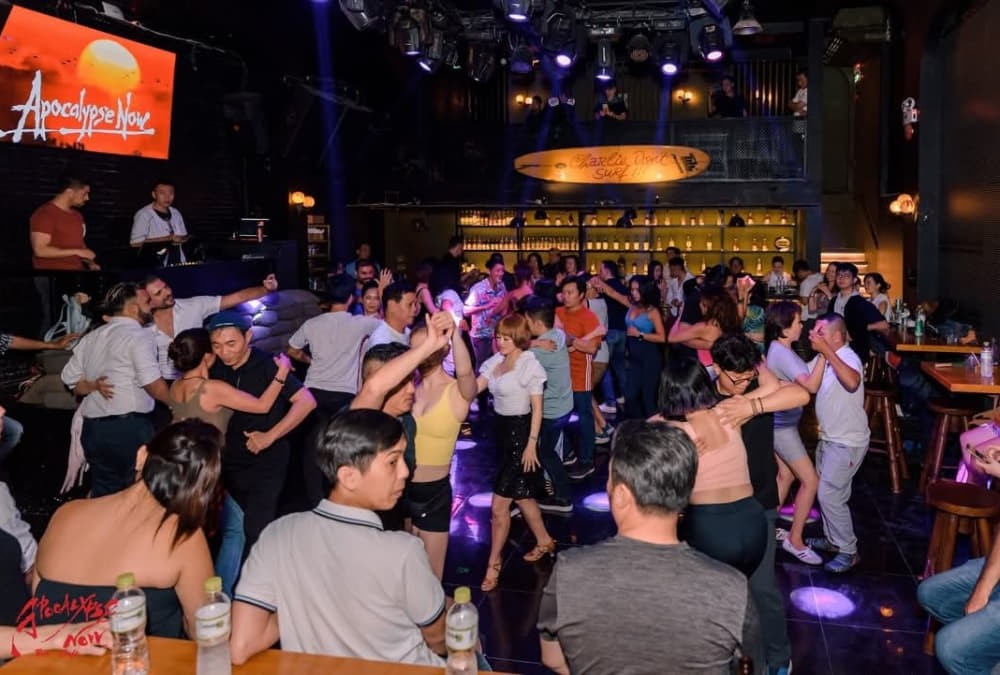 Khám phá Pub Sài Gòn: 14 Địa Điểm Hot Nhất Không Thể Bỏ Lỡ 20 Trải nghiệm khiêu vũ tại Apocalypse bar