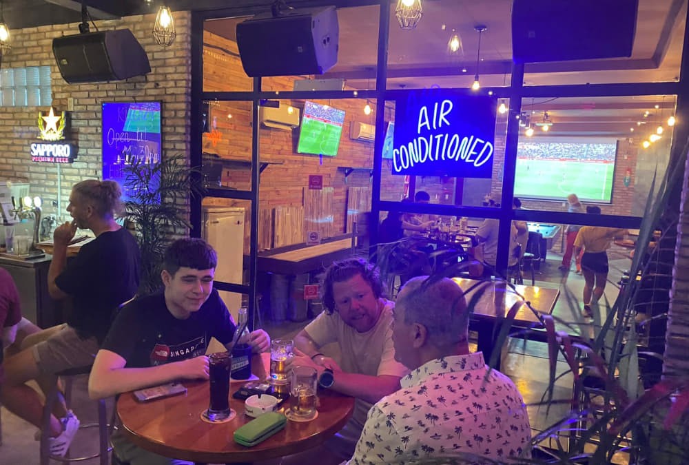 Khám phá Pub Sài Gòn: 14 Địa Điểm Hot Nhất Không Thể Bỏ Lỡ 16 Khách hàng chủ yếu của The Orient là người nước ngoài