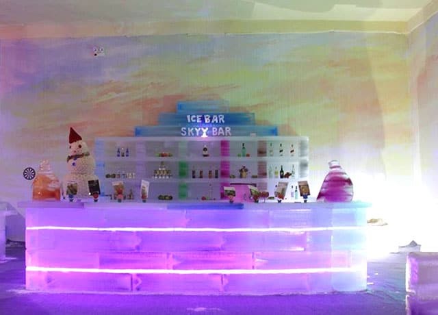 Sài Gòn Polar Expo: Trải Nghiệm Mùa Đông Băng Giá Tại Nhà Tuyết Quận 7 10 Quầy bar băng được thiết kế độc đáo và tinh tế