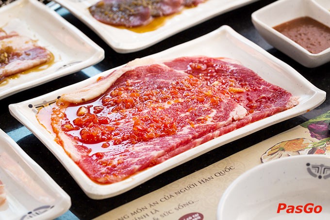 Khám Phá King BBQ Buffet: Thiên Đường Nướng Hàn Quốc Đậm Đà Giữa Lòng Sài Gòn 9 Đa dạng các loại nước sốt tẩm ướp thịt đặc trưng của King BBQ Buffet