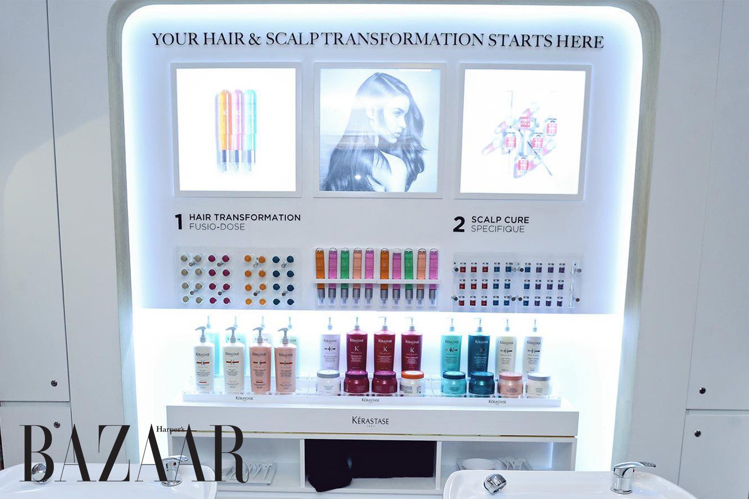 Top 7 Hair Salon Uy Tín và Chất Lượng Hàng Đầu Sài Gòn Cho Mùa Lễ Hội 10 Chuyên viên tại Lê Hiếu Hair Salon đang chăm sóc tóc tỉ mỉ cho khách hàng