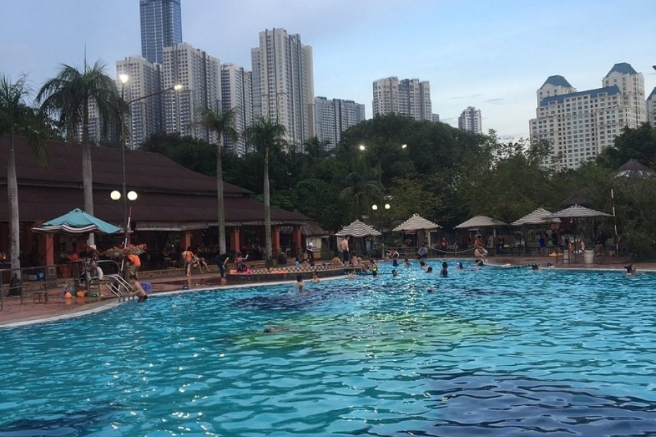 Hồ bơi Văn Thánh: Ốc đảo xanh giữa lòng Sài Gòn mang chất lượng 5 sao 9 Hình ảnh khách hàng đang thư giãn và vui chơi tại hồ bơi Văn Thánh