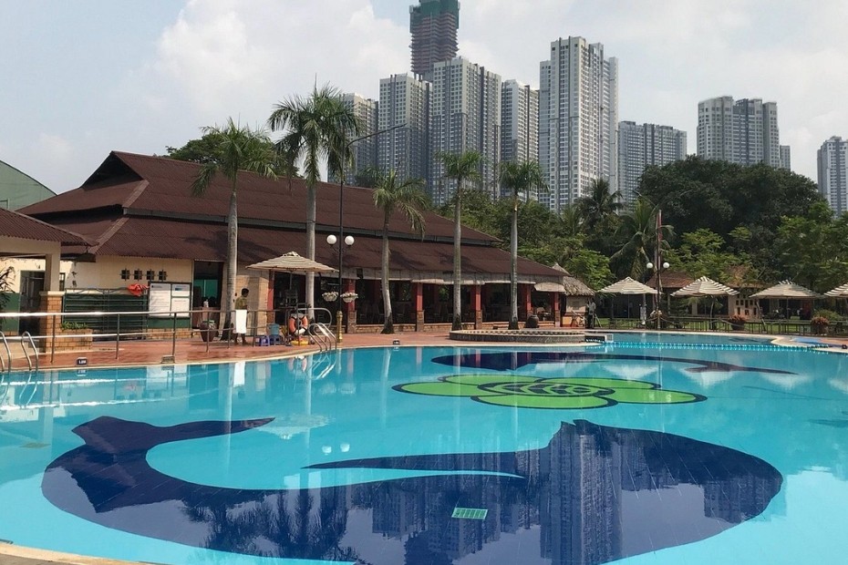 Hồ bơi Văn Thánh: Ốc đảo xanh giữa lòng Sài Gòn mang chất lượng 5 sao 7 Bề mặt nước hồ bơi Văn Thánh trong xanh và sạch sẽ dưới ánh nắng