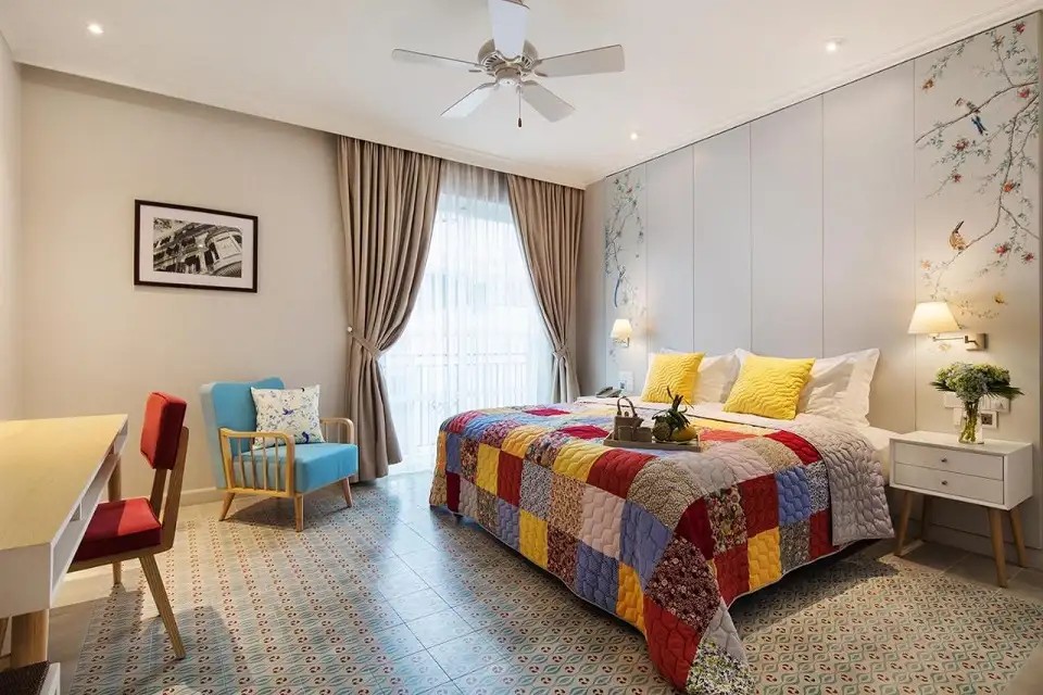 Tầm nhìn từ khách sạn Maison De Camille Boutique Hotel với kiến trúc châu Âu độc đáo