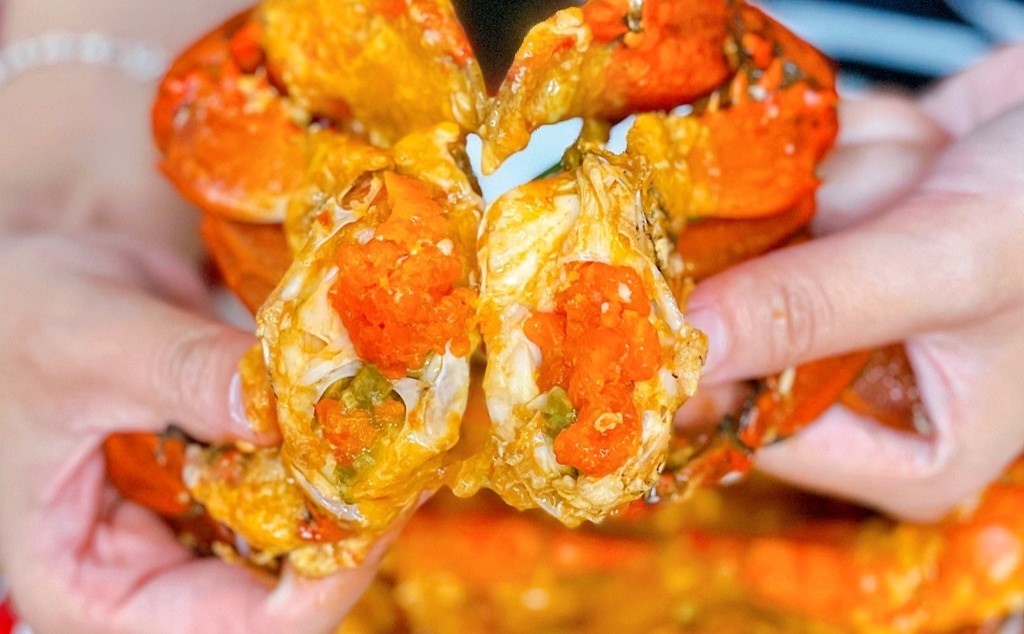 Lẩu Cua Đất Mũi: Khám phá hương vị Cà Mau trứ danh giữa lòng Sài Gòn 8 Món cua rang me không chiên Đất Mũi hấp dẫn