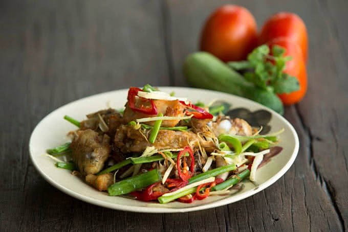 Mâm cơm gia đình Việt với những món ăn đậm đà hương vị truyền thống