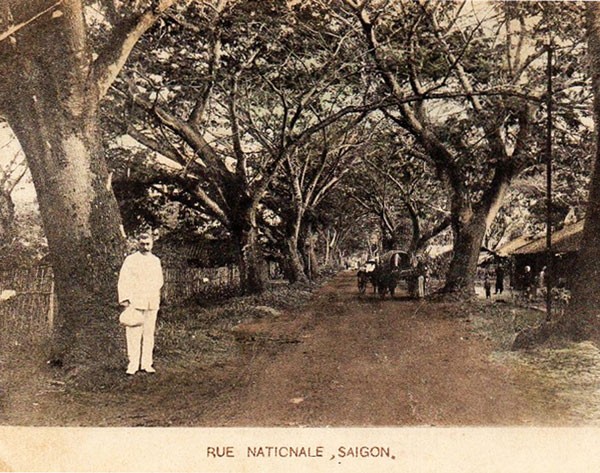 Đường Nationale (Hai Bà Trưng) vào thập niên 1870 khi Nhà thờ Tân Định mới xây dựng