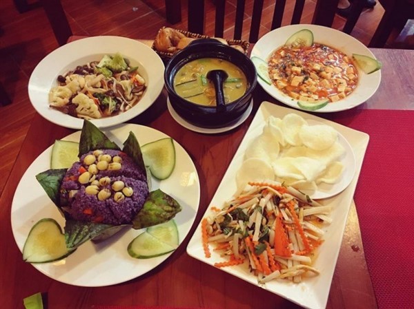 Khám Phá Quán Ăn Đêm Sài Gòn: Từ Dimsum Sang Chảnh Đến Hủ Tiếu Vỉa Hè "Cứu Đói" Mọi Lúc 11 Thực đơn Vajra Sài Gòn cực đa dạng và hấp dẫn