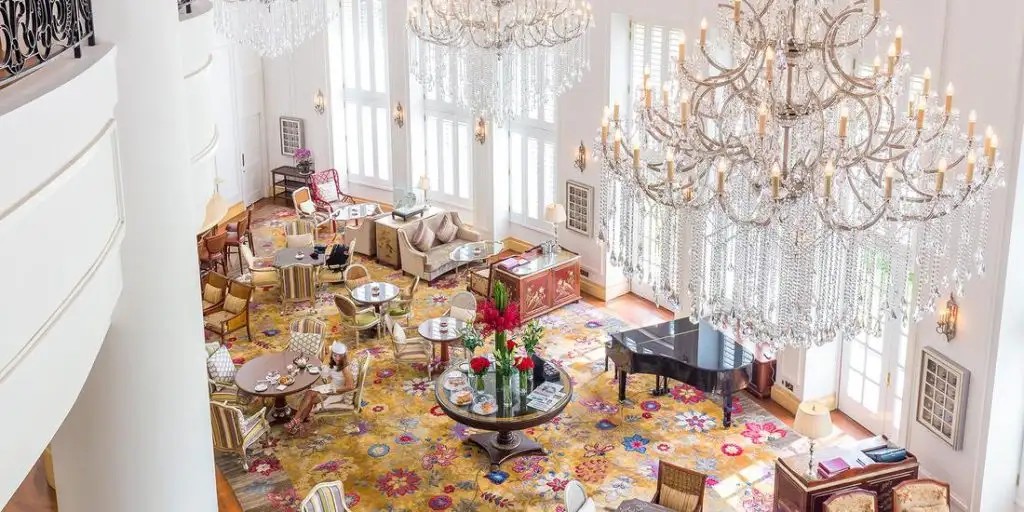 Khám Phá Top 10 Quán Cafe Đêm Sài Gòn Đẹp Hút Hồn Không Thể Bỏ Lỡ 20 Nội thất sang trọng, lộng lẫy chuẩn phong cách hoàng gia Châu Âu tại Park Lounge